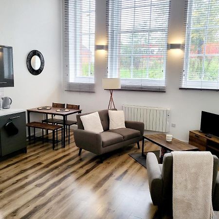 Burkhardt Hall- Parking Included- Sleeps 4 Apartment สวินดอน ภายนอก รูปภาพ