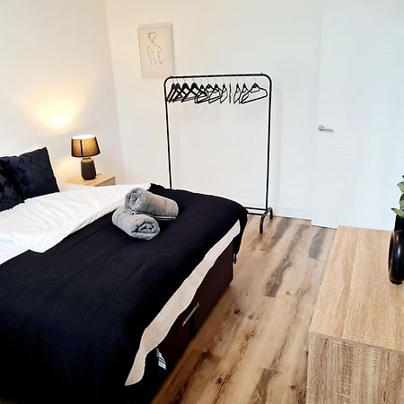 Burkhardt Hall- Parking Included- Sleeps 4 Apartment สวินดอน ภายนอก รูปภาพ