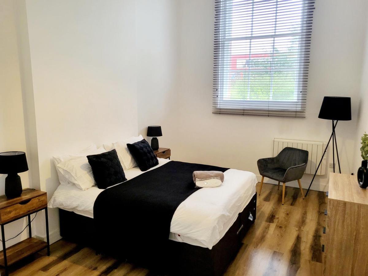 Burkhardt Hall- Parking Included- Sleeps 4 Apartment สวินดอน ภายนอก รูปภาพ