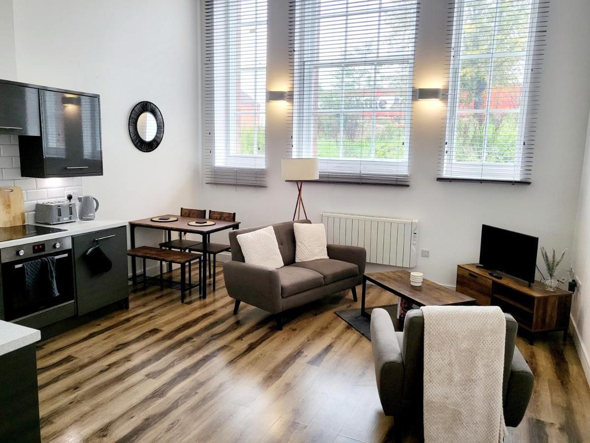 Burkhardt Hall- Parking Included- Sleeps 4 Apartment สวินดอน ภายนอก รูปภาพ