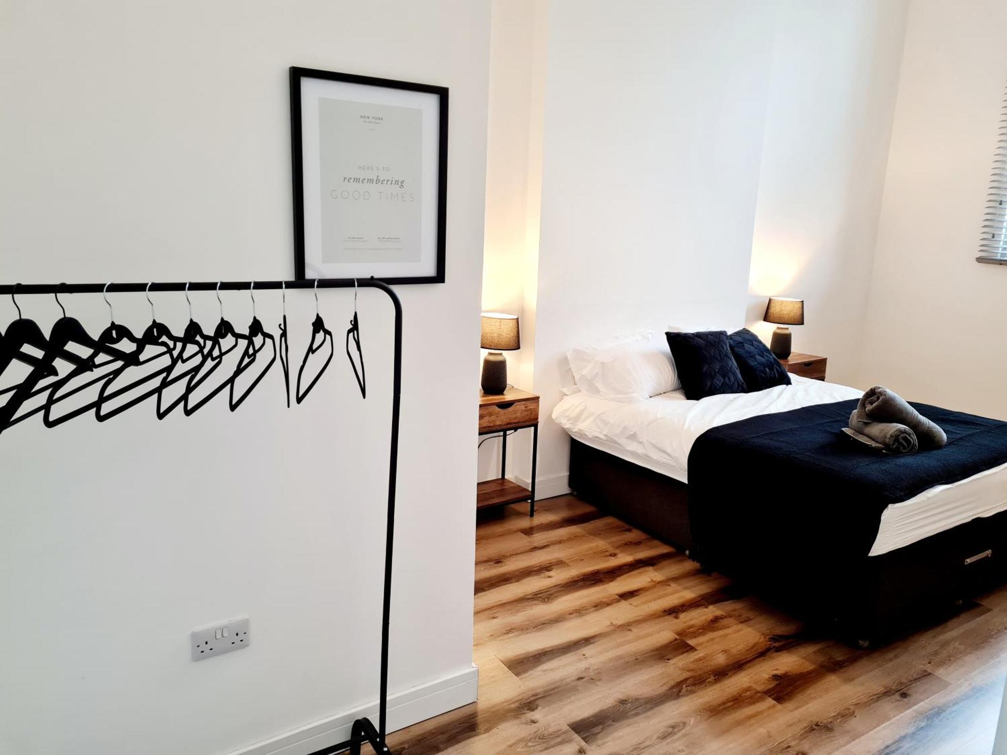 Burkhardt Hall- Parking Included- Sleeps 4 Apartment สวินดอน ภายนอก รูปภาพ